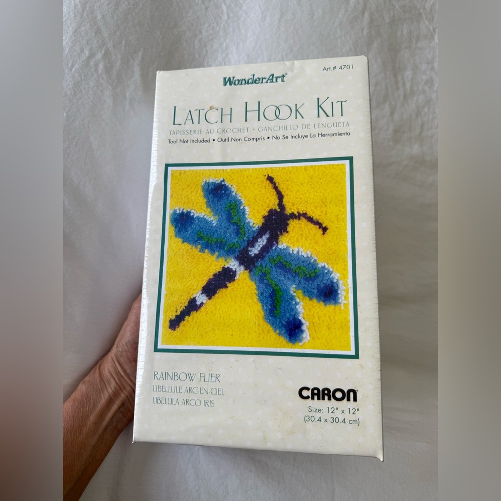 BLUE DRAGONFLY LATCH HOOK KIT #4701 Caron International WonderArt 12"x12" Sealed